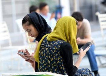 “Qaj pas çdo telefonate…”/ Jeta e afganëve në Shqipëri! Mes diellit, palmave dhe ankthit