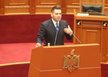 “Rritja graduale e pagave do fillojë në korrik 2022”/ Ahmetaj: 40% për mësuesit e mjekët! 4500 banesa të reja individuale përfundojnë brenda vitit