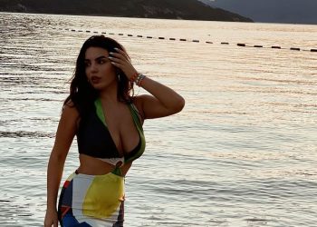 FOTOT/ Vjehrri Berisha në terren për “kokën” e Bashës, nusja Armina pyet ndjekësit: Cili bikini më rri më mirë?