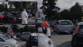 Fluks automjetesh tek Infektivi, bllokohet tërësisht rruga për ambulancat
