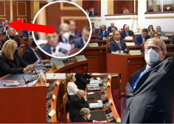 FOTO/ I përjashtuar nga grupi i PD-së, Berisha ulet në rresht të parafundit me Kryemadhin, i ndan Tritan Shehu