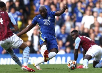 Premier League si dikur/ Kryesuesit kokë-më-kokë, Chelsea fiton ndaj Aston Villës baraz me Manchester United