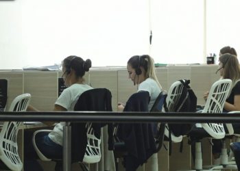 Vaksinimi me detyrim/ “Call Center” mund të jetë sektori i radhës që e aplikon
