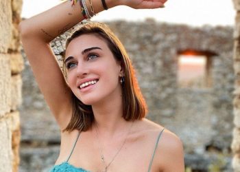 Moderatorja në dilemën e madhe të largimit: S’di ça të bëj, të iki dhe unë nga Shqipëria a jo?