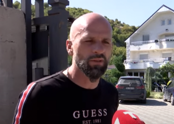 Tragjedia/Familjari që humbi dy të afërmit: “Nëna më pyeste për vëllanë, vëllai për nënën. Haram iu qoftë Albin Kurtit e Vjosa Osmanit