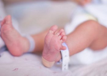 Dy foshnja të porsalindura në Pejë rezultuan me Covid-19, vazhdon trajtimi në spital