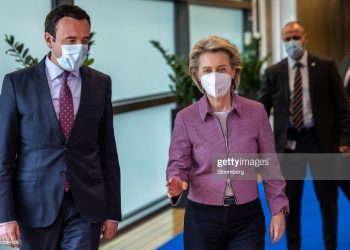 Kurti me von der Leyen: Serbia merr donacione nga BE-ja dhe militarizohet nga Rusia