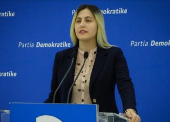“Keqmenaxhimi rëndon mbi mësuesit dhe nxënësit”, PD i kërkon llogari Ministrisë së Arsimit