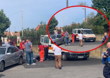 FOTO/ I shtrirë në tokë, momenti pasi ish-kreu i PS në Vaun e Dejës qëllohet me armë, policia rrethon zonën
