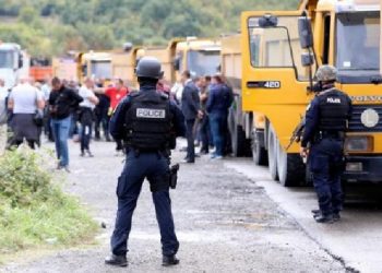 Reciprociteti i targave me Serbinë/ Vazhdon bllokimi i rrugës afër pikës kufitare në Jarinjë