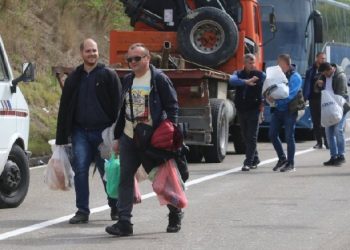 Reciprociteti/ Vijon bllokada në veri të Kosovës për të katërtën ditë, serbët qendrojnë në kufi pavarësisht shiut e temperaturave të ulëta