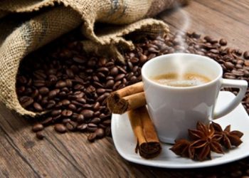 Pavarësisht mbylljes së lokaleve/ Rritet ndjeshëm konsumi i kafesë, pijeve energjike dhe alkoolike në Shqipëri