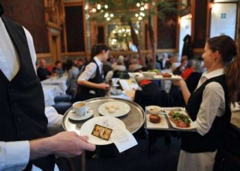 COVID-19/ Kryetari i Shoqatës së bar-restoranteve: Të bëhet vaksinimi me detyrim i punonjësve