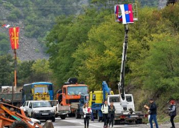Analiza e “Deutsche Welle”: Mburrja boshe e Vuçiçit për krizën në veri të Kosovës