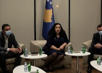 Kravata dhe punime druri… Dhuratat që kanë marrë si krerë të shtetit Kurti, Osmani dhe Konjufca!