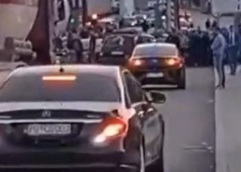 VIDEO/ Nuk kishte test PCR negativ, kryeministri i Malit të Zi s’lejohet të futet në Shqipëri. Gazetari malazez: E turpshme