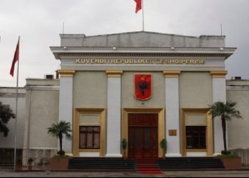 Nga Arbnori tek Gjinushi e Pëllumbi/ Si e drejtuan paraardhësit e Lindita Nikollës arenën e debatit politik