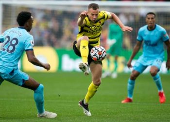 Vaksinimi kundër Covid-19, Premier League josh klubet me para nëse bindin lojtarët