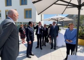 Rama thumbon Albin Kurtin në konferencën me Merkel: Bën teori konspiracioni për “Open Balkan”, e pabesueshme që refuzon