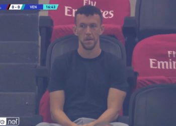 FOTO/ Surprizë e veçantë në San Siro, futbollisti i Interit ndjek nga tribuna ndeshjen e Milanit