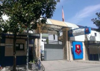 Sherr në qytetin e Elbasanit, plagosen me sende të forta dy të rinj