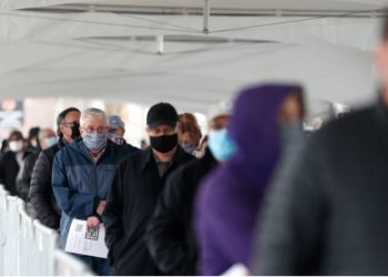 Miliona amerikanë drejt qendrave të vaksinimit për të marrë dozën shtesë të vaksinës