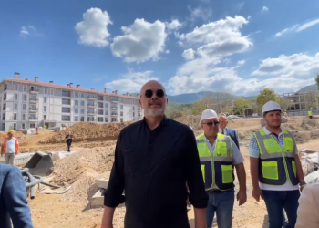 “Gati në fund të shtatorit”, Rama inspekton punimet në lagjen e re në Laç