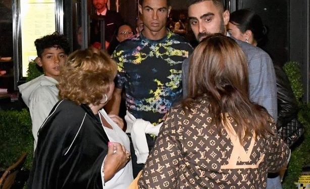 Ronaldo bëhet nostalgjik: Blen 11 paund pica në restorantin italian