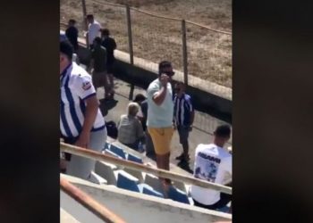 VIDEO/ Panik në tribunën e “Selman Stërmasi”, tifozi humb ndjenja. Ndërhyn menjëherë mjeku i Tiranës