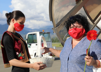 “Më shumë polakë, ukrainas dhe arabë”/ Turistët “pushtojnë” Shqipërinë në korrik-gusht, rriten 15% pasagjerët me charter