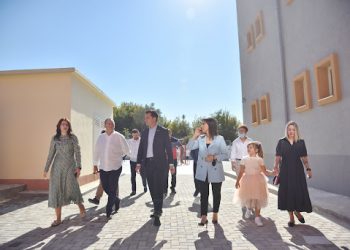Veliaj dhe Kushi me drejtuesit e shkollave në Tiranë: Hyjmë në histori si viti ku hapim 10 shkolla të reja!