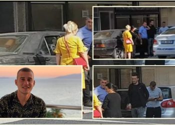 Nëna e Aldi Ramës hap dyert e mortit/ I riu përcillet për në banesën e fundit, vjen edhe i ati nga Greqia. Policia ruan shtëpinë