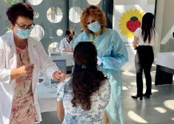 Pandemia/ Rekomandohet dozë e tretë vaksine për personat mbi 60 vjeç dhe qytetarët me sëmundje kronike