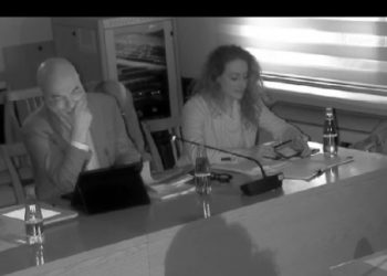 Fiken dritat në mbledhje gjatë diskutimit për kredi për energjinë elektrike, Çela vijon raportimin në errësirë por…