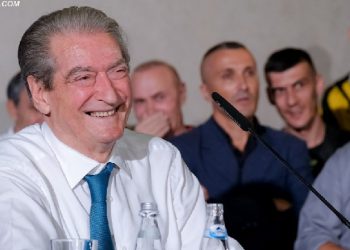 Një bilanc një mujor i Foltores: Kë ka mbledhur rreth vetes Sali Berisha?!