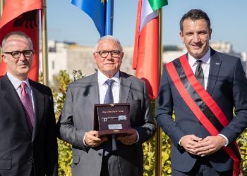 Veliaj i jep Çelësin e Tiranës Prokurorit të Antimafias Francesco Mandoi