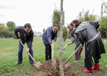 Bashkia i dedikon mbjelljen e një peme në Parkun “Europa” Rozmari Jorganxhi, Veliaj: “Tirana di t’i nderoje figurat e saj”