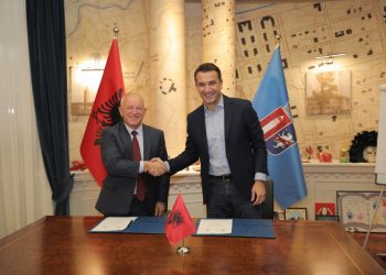 Bashkëpunim për disa projekte kulturore në Tiranë/ Veliaj dhe dekani i Fakultetit të Histori-Filologjisë nënshkruajnë memorandumin