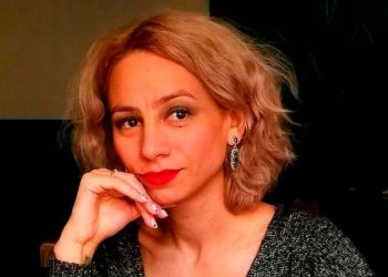 FOTO / Lirohet nga burgu gruaja që i piu gjakun burrit dhe bëri seks me kufomën e tij