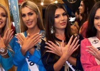“Tërbim” në Serbi/ Përfaqësuesja e tyre Miss Interkontinental fotografohet duke bërë shqiponjën dy krenare