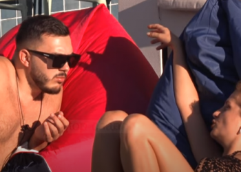 “Fifi e zhyt atë”/ Arditi dhe Beniada “i sulen” Monikës: Është aktore e Enverit….