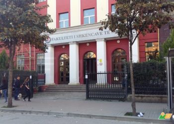 Plas te “Shkencat e Natyrës”, studentët e pavaksinua, përplasen me policinë