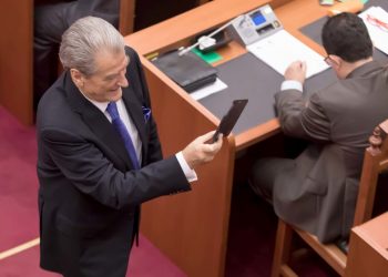 Si i përgjoi Berisha armiqtë dhe bashkëpunëtorët e tij për 30 vite: Nga Hajdari e Serreqi, tek Basha, dëgjoi mbi 800 biseda të Metës