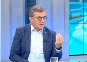 Grumbullimi në stadium/ Brataj: 22 mijë tifozët më pak të rriskuar se studentët në auditore, masat janë në fuqi