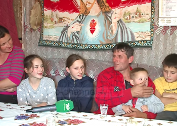 Me 7 fëmijë mes bjeshkëve, njihuni me familjen që jeton pa internet dhe pa TV