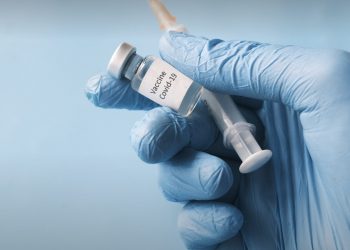 FACT CHECK / Vaksinat kundër Covid, a munden të shkaktojnë pasoja afatgjata për trupin?