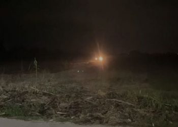 Plagosja me armë zjarri në Fier/ Një makinë digjet në afërsi të Bypass-it, dyshohet të jetë e autorit