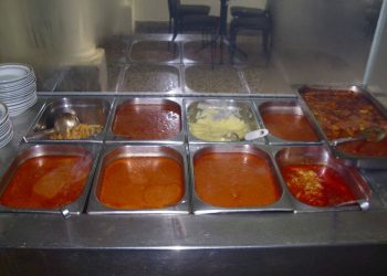 Hëngrën drekë në restorant/ Gruaja humb jetën, ushqimi ishte i helmuar. Nisin hetimet