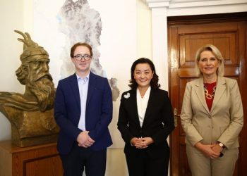 “Partneriteti SHBA-Shqipëri i tejkalon politikat partiake”/ Yuri Kim takon Kodhelin dhe Alizotin