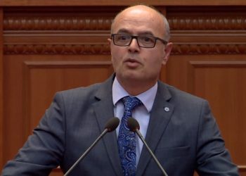 “Tmerruat njerëzit me bandat e armatosura”/ Koçi-opozitës: Duhet ta pranojmë! Na e bëtë shumë të lehtë fitoren